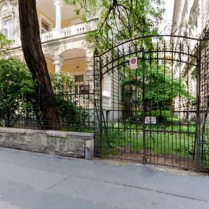 Heroes Square & City Park Thermals Apartment