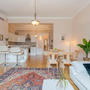 View To The Roofs Luxury With 2 Bedrooms Apartment
